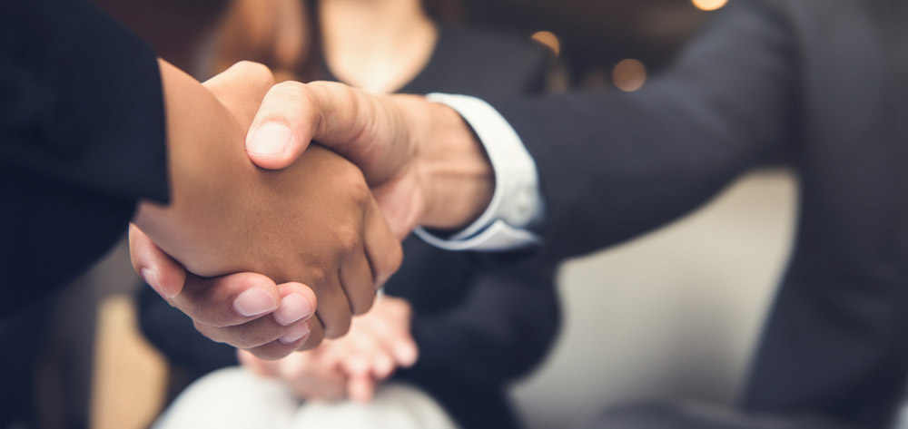What are the main types of partnerships